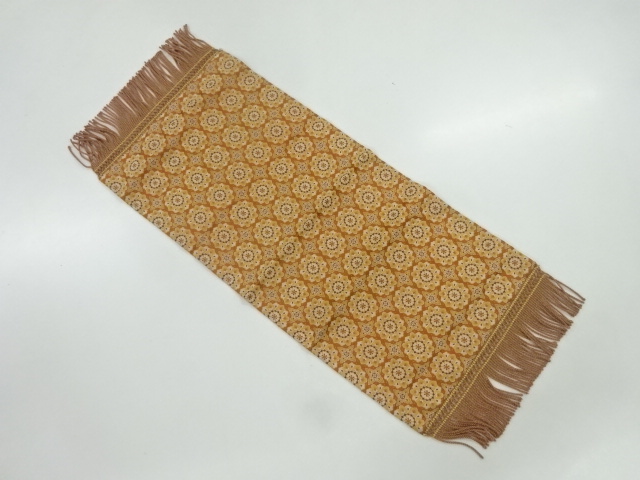 川島織物製　天平華紋織出し卓布